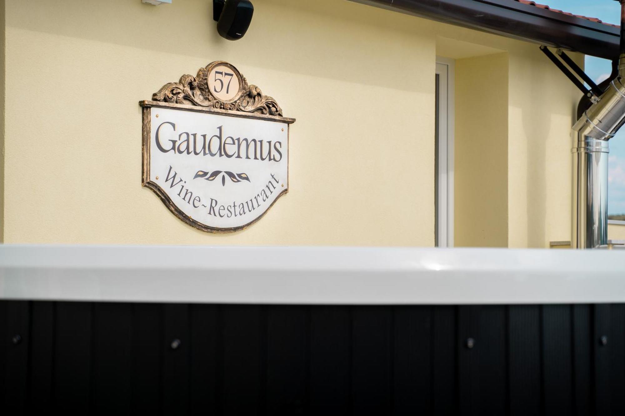 Locanda Gaudemus Систияна Екстериор снимка